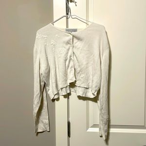 Vintage cropped white button front cardigan with flower applique